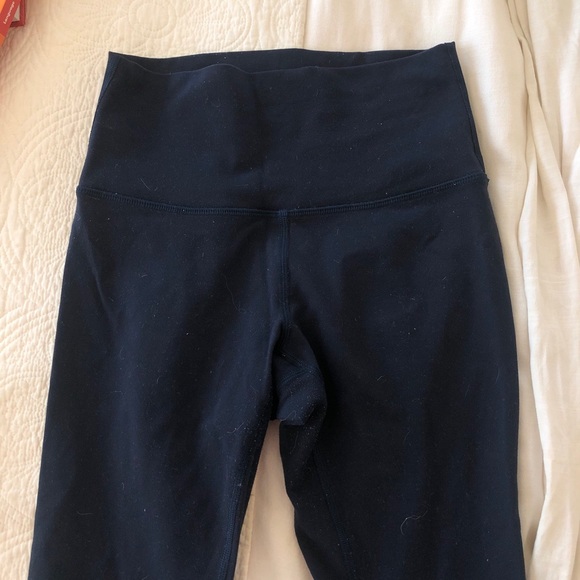 NAVY LULULEMON LEGGINGS - Picture 2 of 5